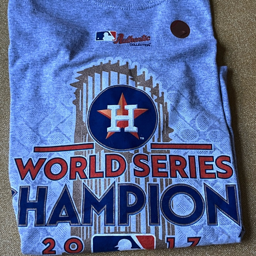 Houston Astros World Series Champions 2017 Tshirt Trophy MLB Size L UNWORN